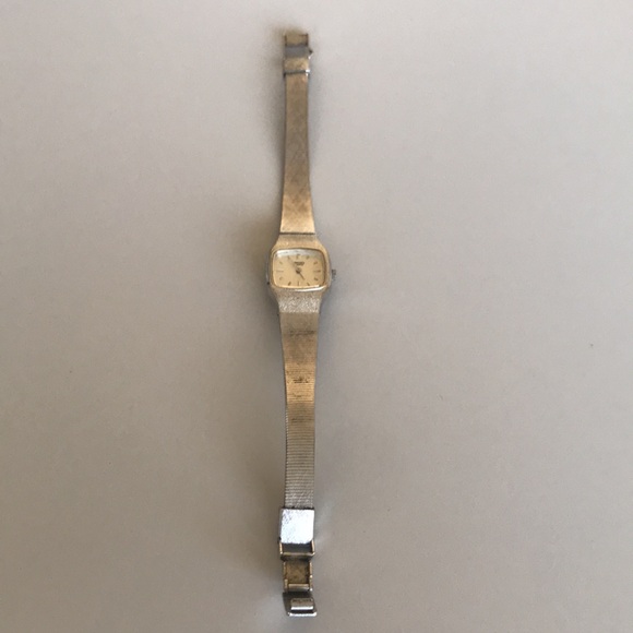 Final price drop! Seiko quartz brushed silver stainless steel watch - Picture 4 of 9